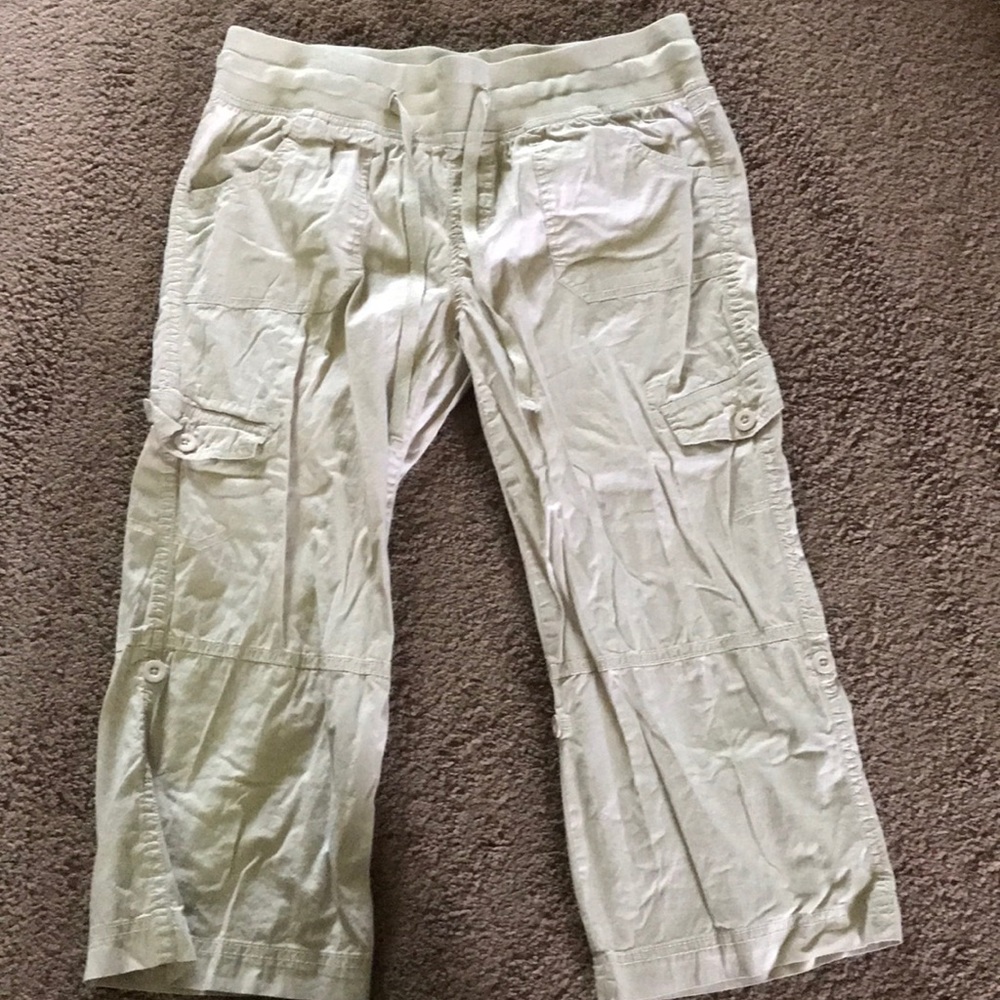 Maternity capris